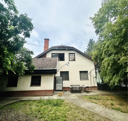 Eladó családi ház, Cegléd 7 szoba 200 m² 90 M Ft