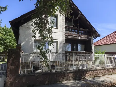 Eladó családi ház, Lajosmizse 5 szoba 166 m² 88.9 M Ft