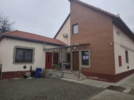 Eladó családi ház, Vecsés 6 szoba 180 m² 123 M Ft