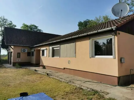 Eladó tanya, Kiskunfélegyháza 3+1 szoba 125 m² 99 M Ft